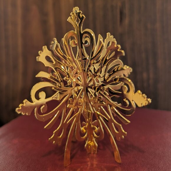 Vintage "Snowflake" Intricate 3D Gold Plated Ornament, Danbury Mint - Picture 3 of 5